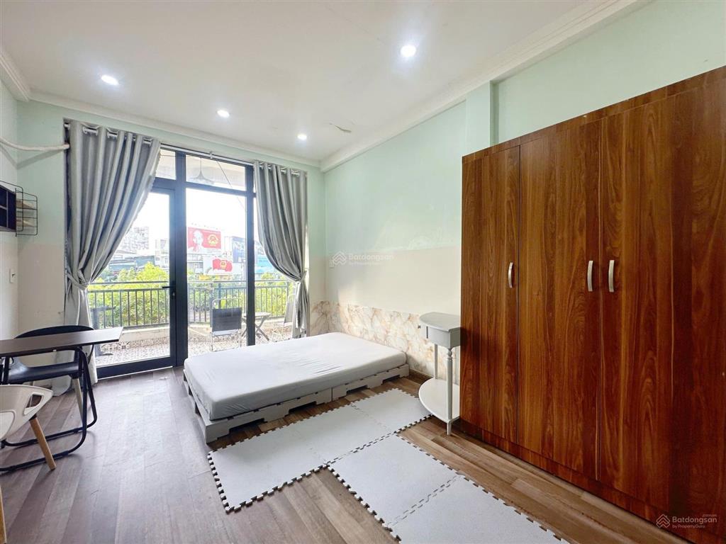 Căn hộ ban công full nt ngay bờ kè hoàng sa, cầu kiệu
