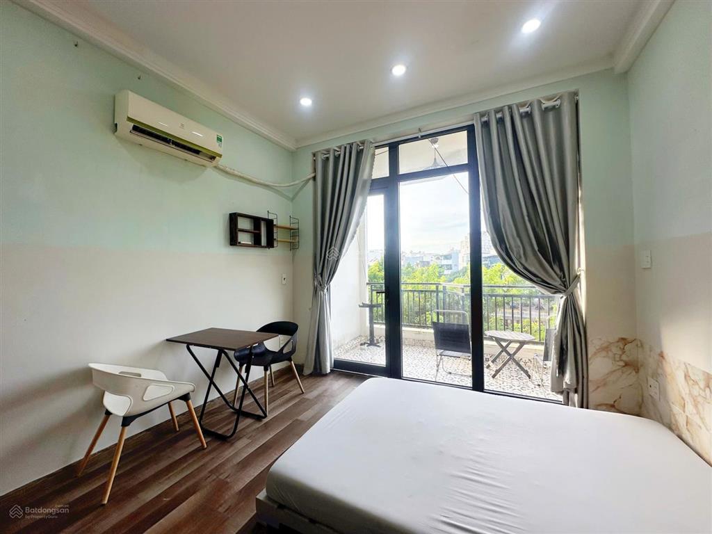 Căn hộ ban công full nt ngay bờ kè hoàng sa, cầu kiệu