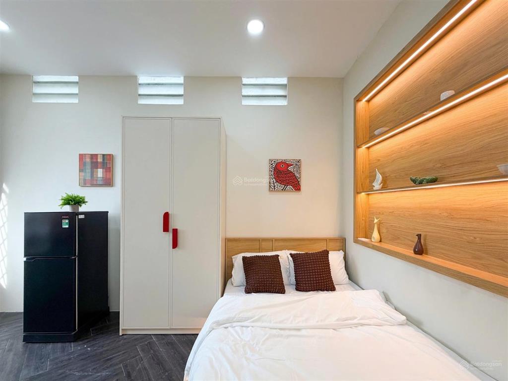 Hình thậtgiá thật studio cửa sổ trời full nt ngay cầu lê văn sỹ