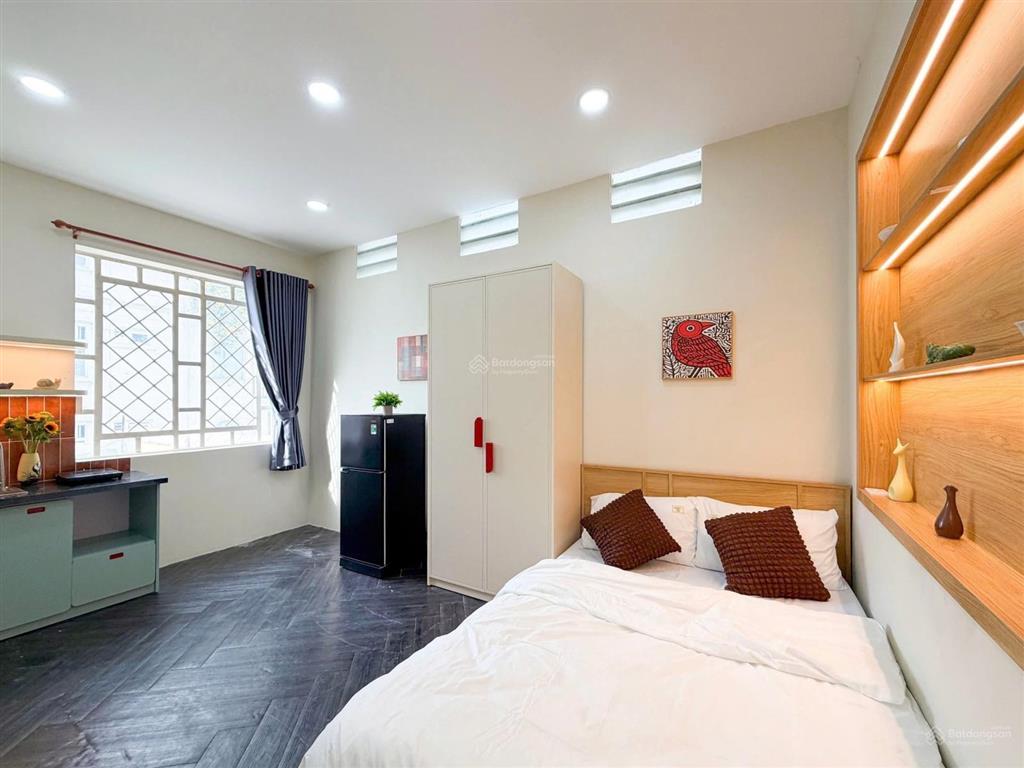 Hình thậtgiá thật studio cửa sổ trời full nt ngay cầu lê văn sỹ