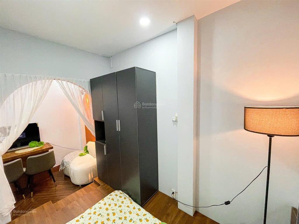Căn hộ full nt thoáng mát ngay đh ueh, hoa sen q10