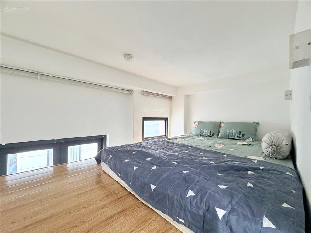 Duplex 2 tầng full nt  thang máy ngay cầu công lý