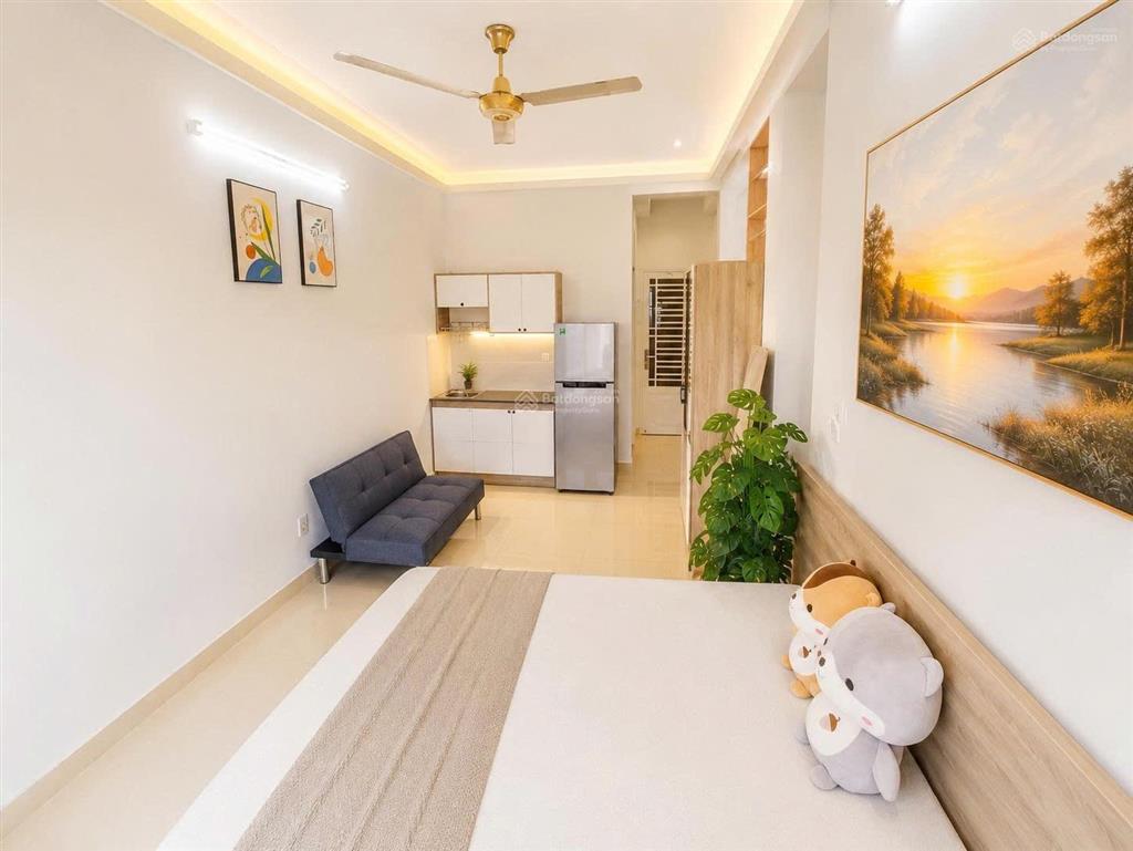 Căn hộ ban công full nt gần đh isb, chợ tân định