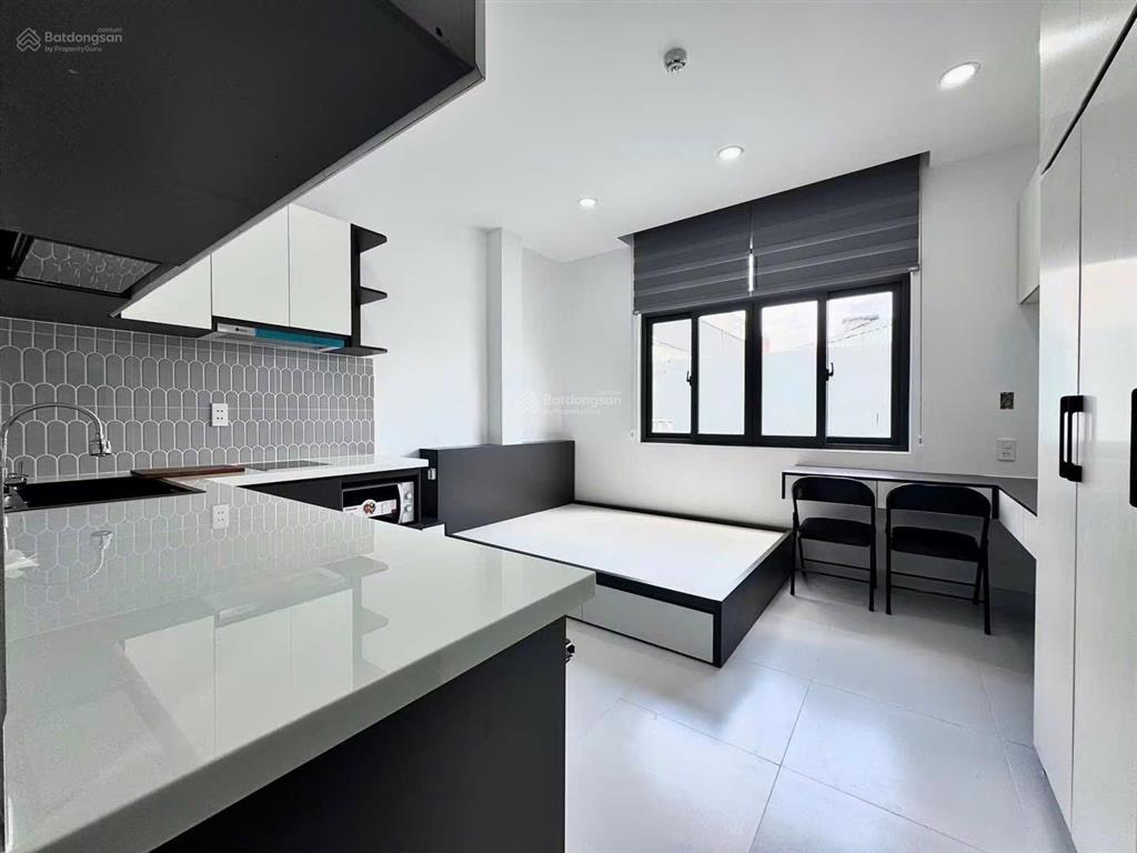 Thang máy  hầm xe  ban công full nt gần đh bách khoa, hoa sen