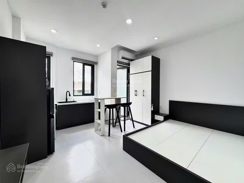 Thang máy  hầm xe  ban công full nt gần đh bách khoa, hoa sen