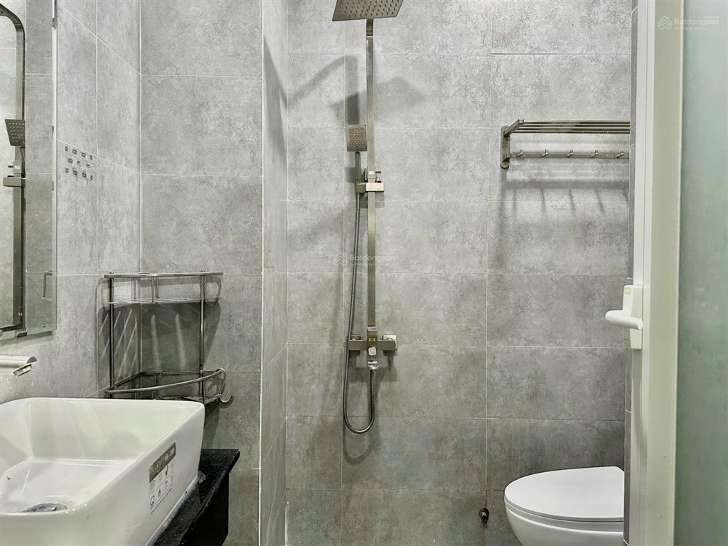 Căn hộ full nt cửa sổ trời  hầm xe  thang máy gần vinhome bason, thảo cầm viên