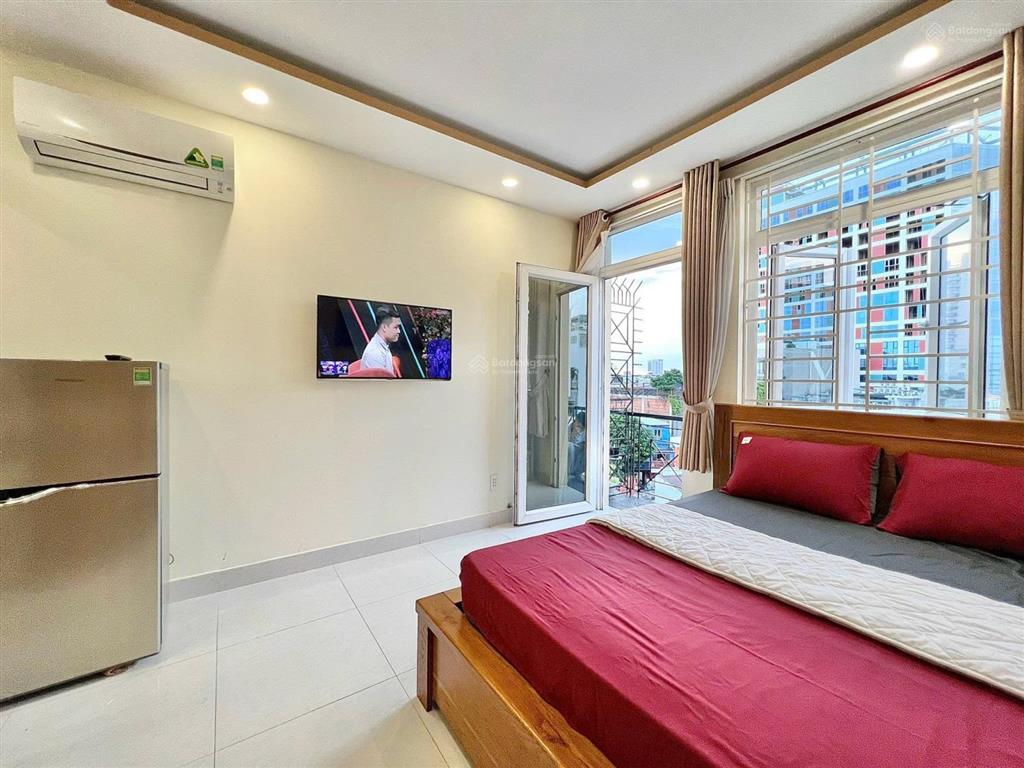 Hầm xe, thang máy, căn 1pn+ full nội thất, ban công gần cầu lê văn sỹ
