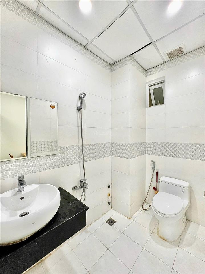 Hầm xe, thang máy, căn 1pn+ full nội thất, ban công gần cầu lê văn sỹ
