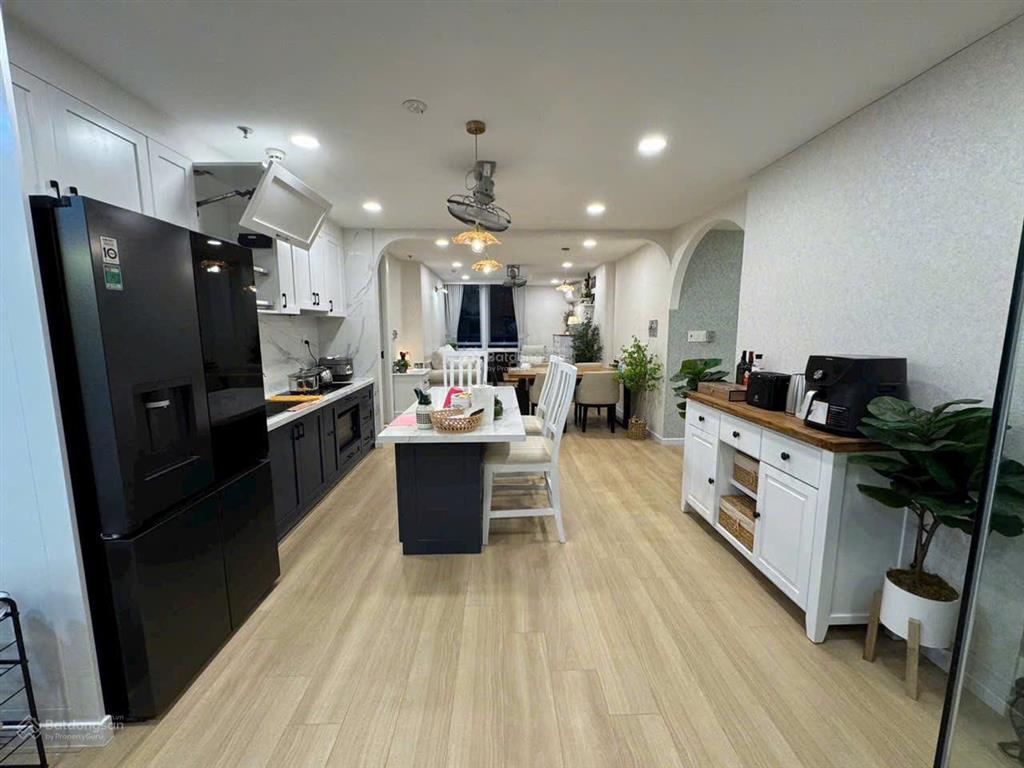 Cần bán shophouse melody residence 240m2 4pn, sẵn dòng tiền cho thuê, giá 11 tỷ,  0777 679 ***