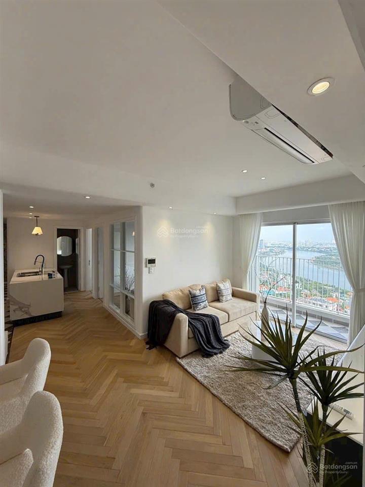 Bán chcc oriental plaza 105m2 3pn 2wc, full nội thất đẹp, ở ngay, giá 5 tỷ 8,  0777 679 ***