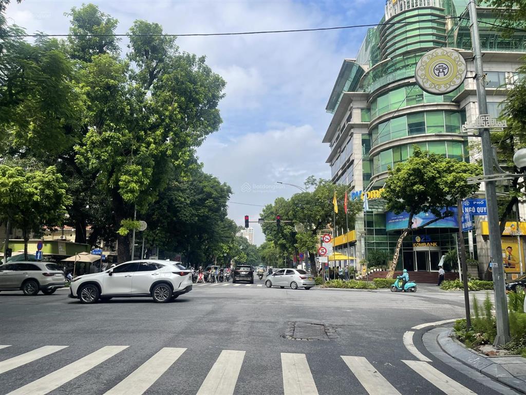 Bán tòa nhà đẹp nhất trung tâm hoàn kiếm, lô góc 2 mặt phố, mặt tiền miên man 40m, 1100m2 x 10 tầng
