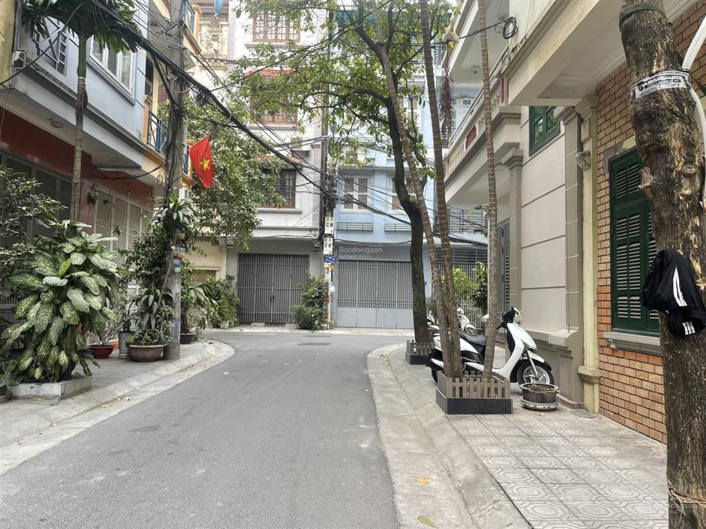 Bán nhà phân lô ngõ 61 phố lạc trung, ô tô tránh, vỉa hè rộng, 40m2, thông số vàng, 17,5 tỷ