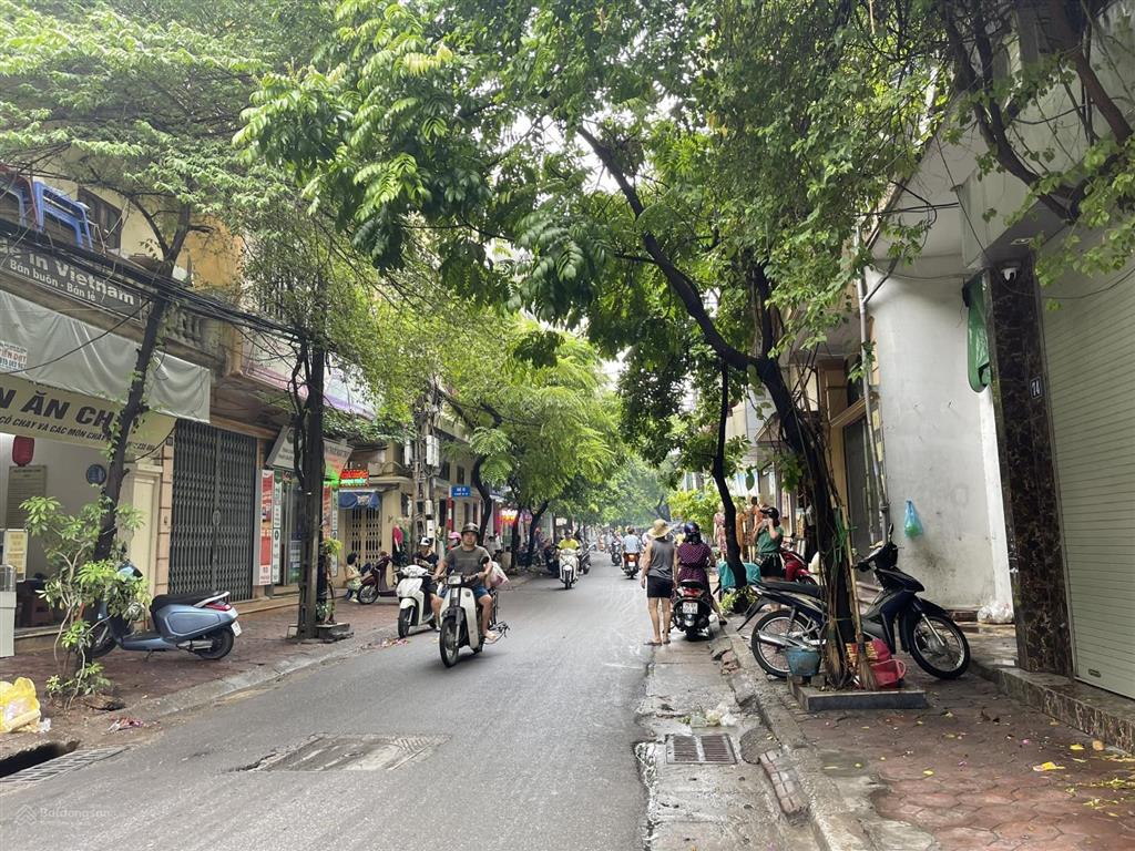 (giảm 2 tỷ) bán gấp nhà mặt phố phố 8/3  phường bạch mai, lô góc, 55m2, mặt tiền rộng, 21 tỷ