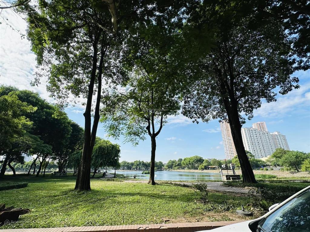 (hiếm, đẹp) bán nhà khu đền lừ, gần hồ, 3 ô tô tránh, vỉa hè, 50m ra phố, 112m2, mặt tiền 8m, 31 tỷ