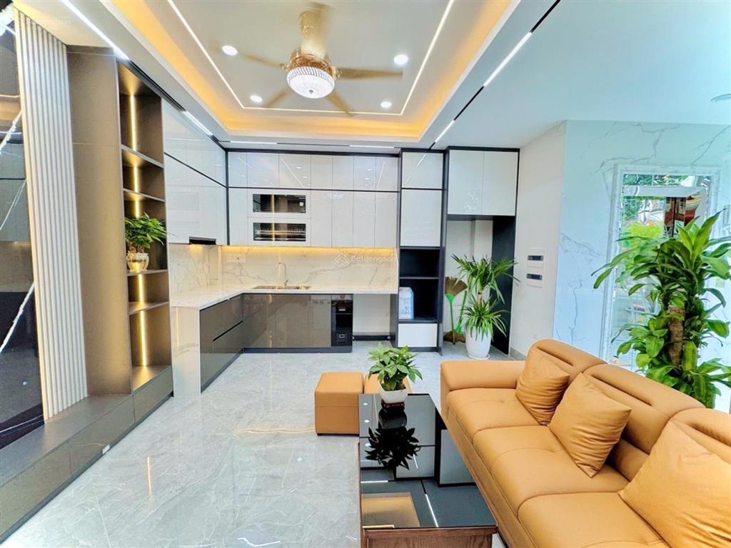 Bán nhà đẹp phố hoàng mai, gần hồ đền lừ, lô góc, có sân vườn, view hồ nước, 55m2, 5 tầng, 10.8 tỷ