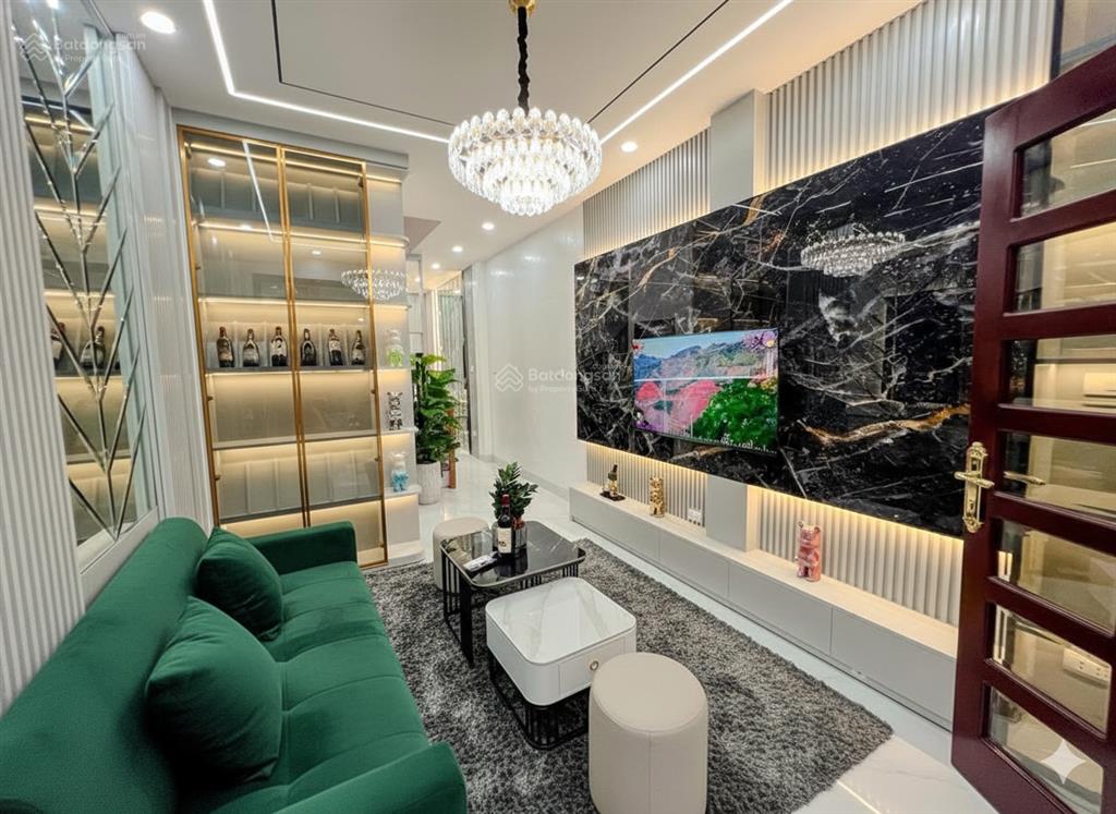 Nhà đẹp đón xuân! nhà mới phố thái thịnh, full nội thất, 2 thoáng trước sau, xây mới tinh.