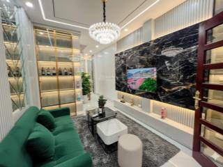 Nhà đẹp đón xuân! nhà mới phố thái thịnh, full nội thất, 2 thoáng trước sau, xây mới tinh.