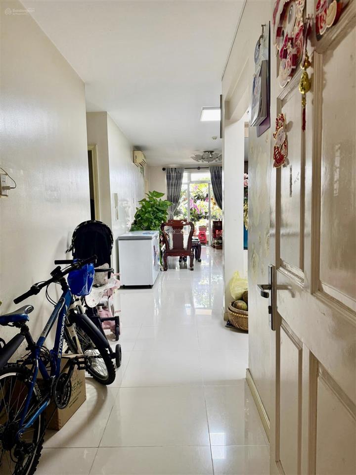 Bán penhouse cc hoàng tháp plaza có hồ bơi  300 m2  3pn  8,8 tỷ, sổ hồng.  0934 131 *** quang