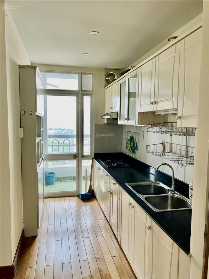 Bán penhouse cc hoàng tháp plaza có hồ bơi  300 m2  3pn  8,8 tỷ, sổ hồng.  0934 131 *** quang