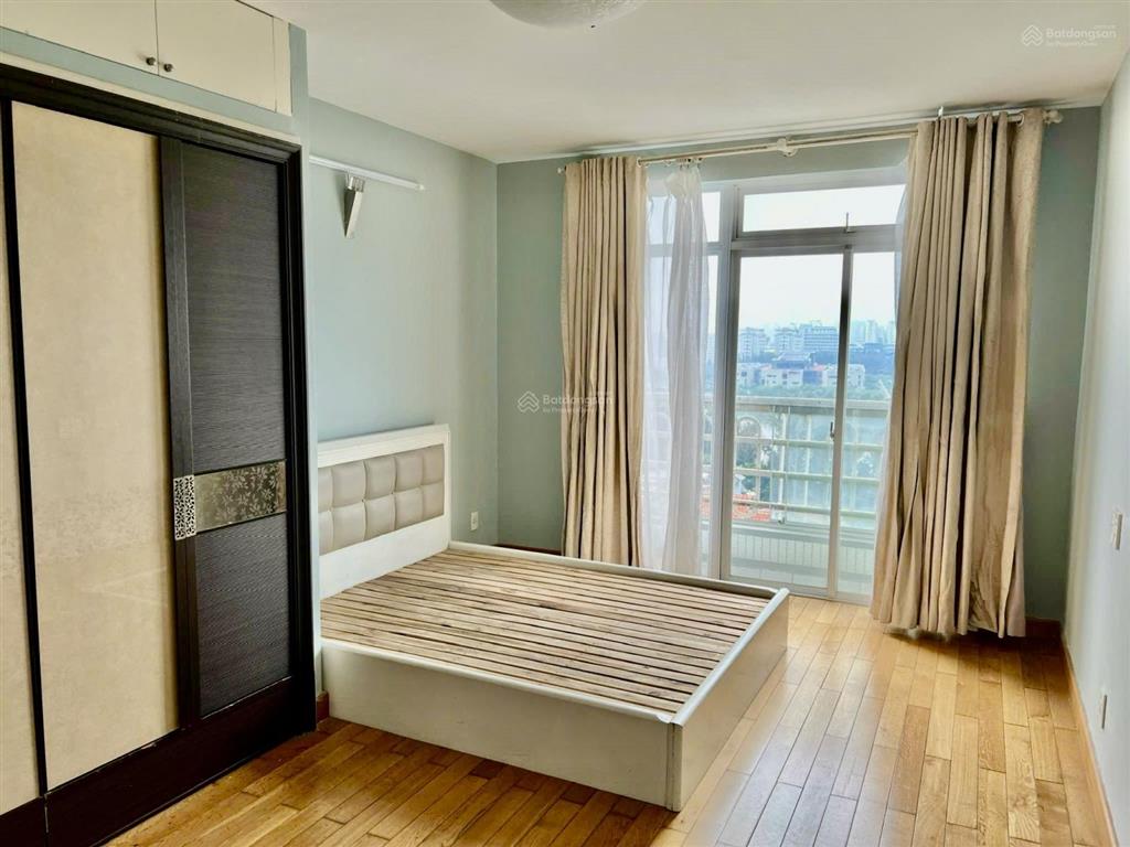 Bán penhouse cc hoàng tháp plaza có hồ bơi  300 m2  3pn  8,8 tỷ, sổ hồng.  0934 131 *** quang