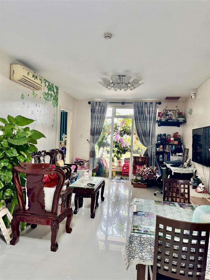 Bán penhouse cc hoàng tháp plaza có hồ bơi  300 m2  3pn  8,8 tỷ, sổ hồng.  0934 131 *** quang