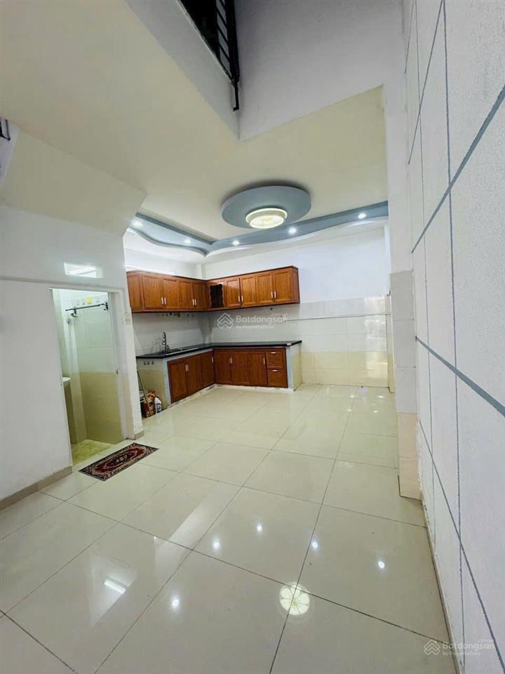 Nhà tt gv  đường phạm văn chiêu  p9  hxh thông  3 tầng  4pn 5wc  shr  giá chỉ 5,99 tỷ tl
