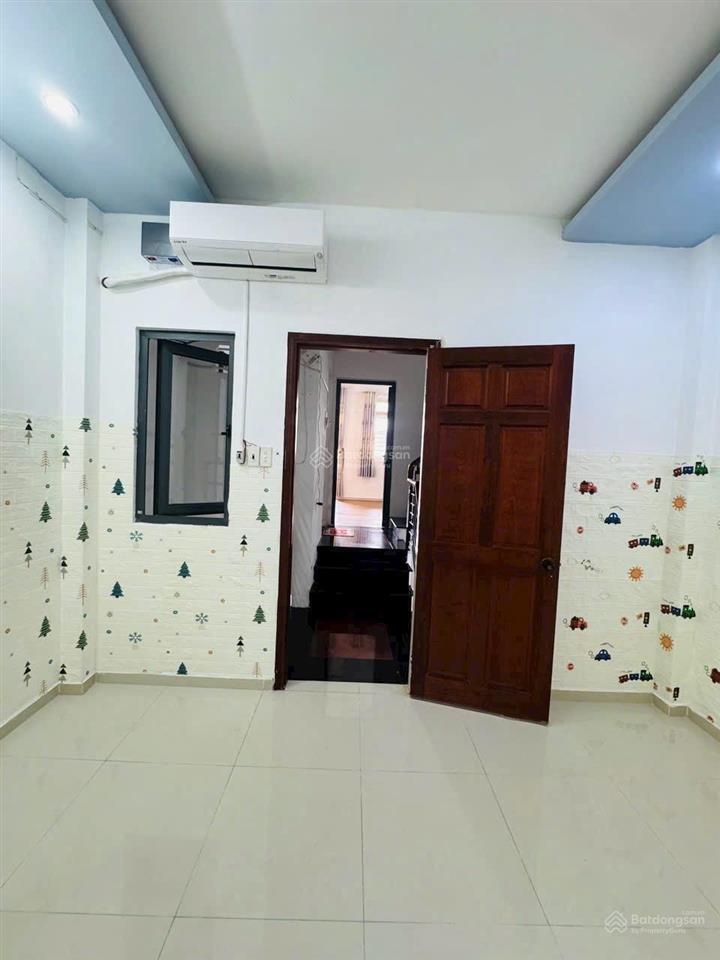 Nhà tt gv  đường phạm văn chiêu  p9  hxh thông  3 tầng  4pn 5wc  shr  giá chỉ 5,99 tỷ tl