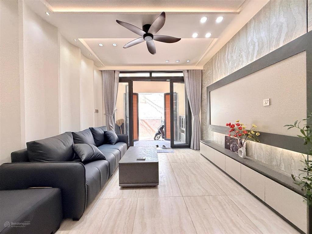 Nhà 3 tầng tt đường phan văn trị gv  dtsd 105m2  30m ra mt  shr  giá 6,55 tỷ tl
