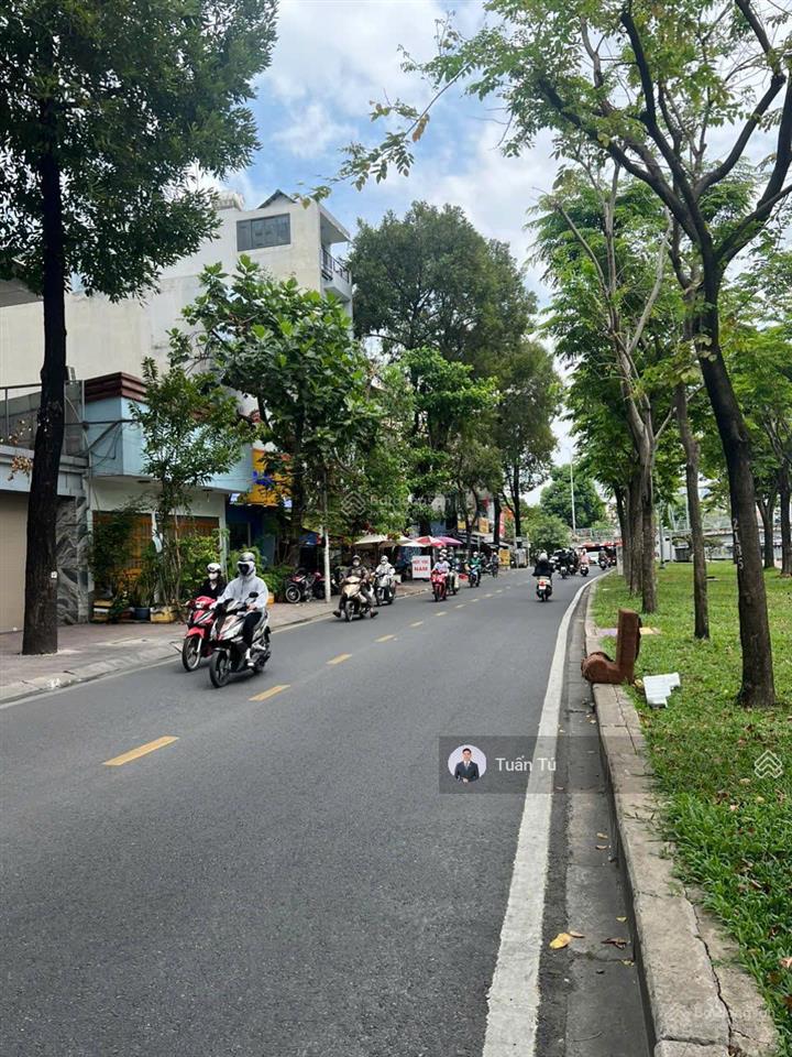 Tòa nhà mặt tiền trường sa, hầm 7 tầng, sát quận 1, sổ hồng 2023, sẵn hdt 120 trệu, bán gấp