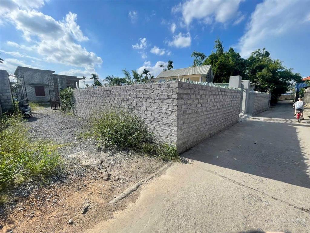 Full thổ cư mà lại cứ ngỡ là đất 03 vì quá rẻ . 202m mà đâu có chỉ 1 tỷ .