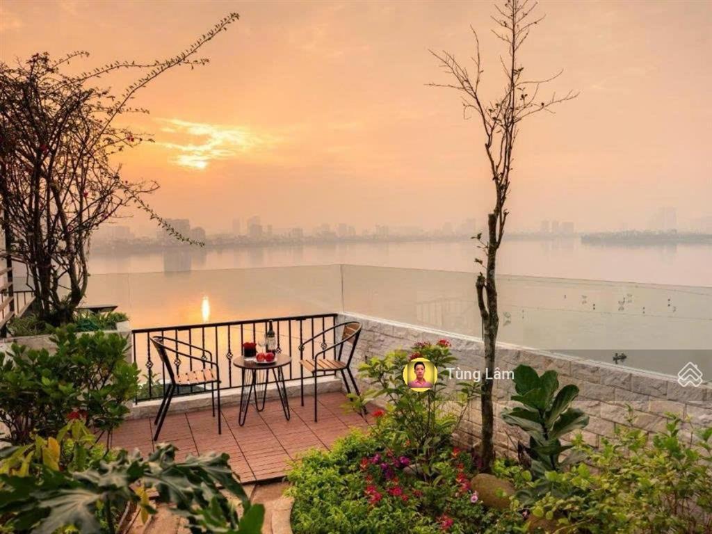 Bán khách sạn 32 yên hoa  mặt hồ tây  35 căn hộ  khoán 4 tỷ/năm