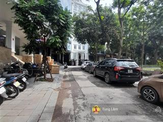 Giá hời duy tân. hơn 300tr/m2 phân lô vip mặt vườn hoa, hàng xóm toàn building