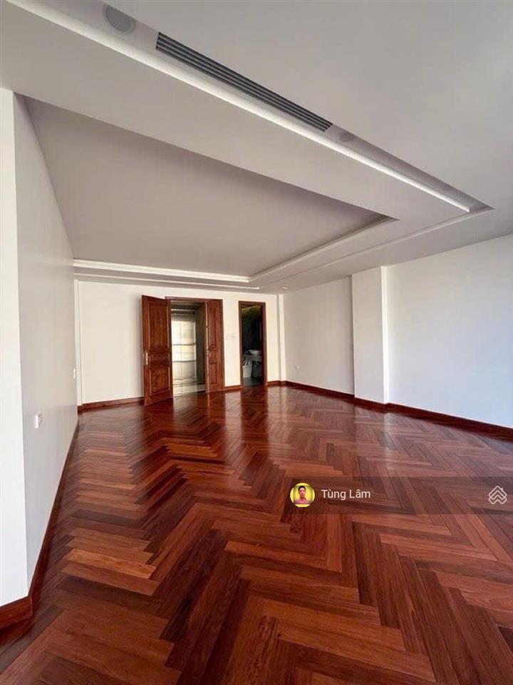 Bán nhà 9 tầng số 5 đội nhân đối diện viện phổi, gần viện quân y