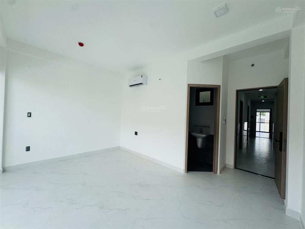 Cho thuê nhà mới đường bình lợi, p13, bình thạnh. dt 5x20m có 4 phòng ngủ. giá 25tr/tháng