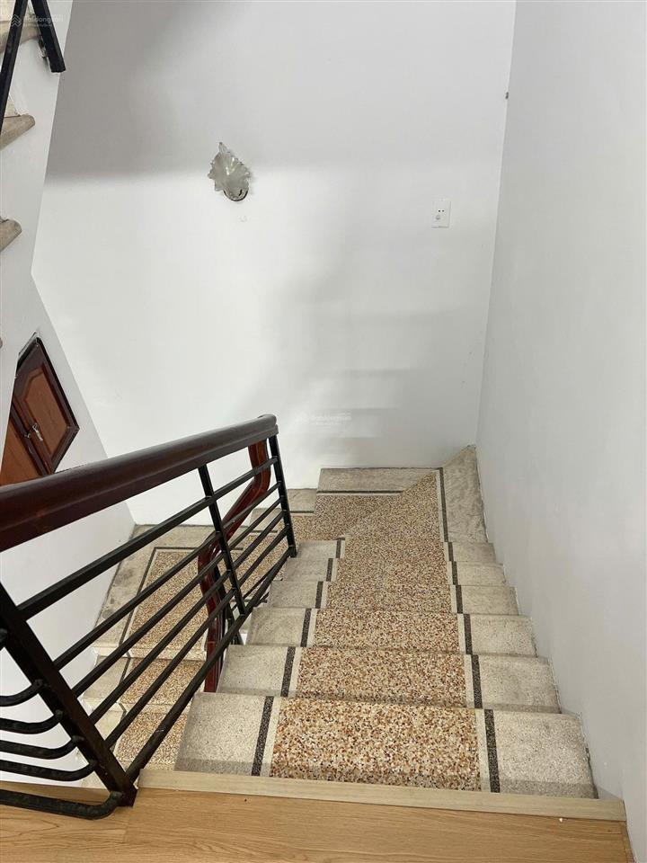 Cho thuê nhà 3 lầu 4 phòng ngủ đường bình lợi, p13, bình thạnh. giá 21tr/tháng.  0933 445 ***