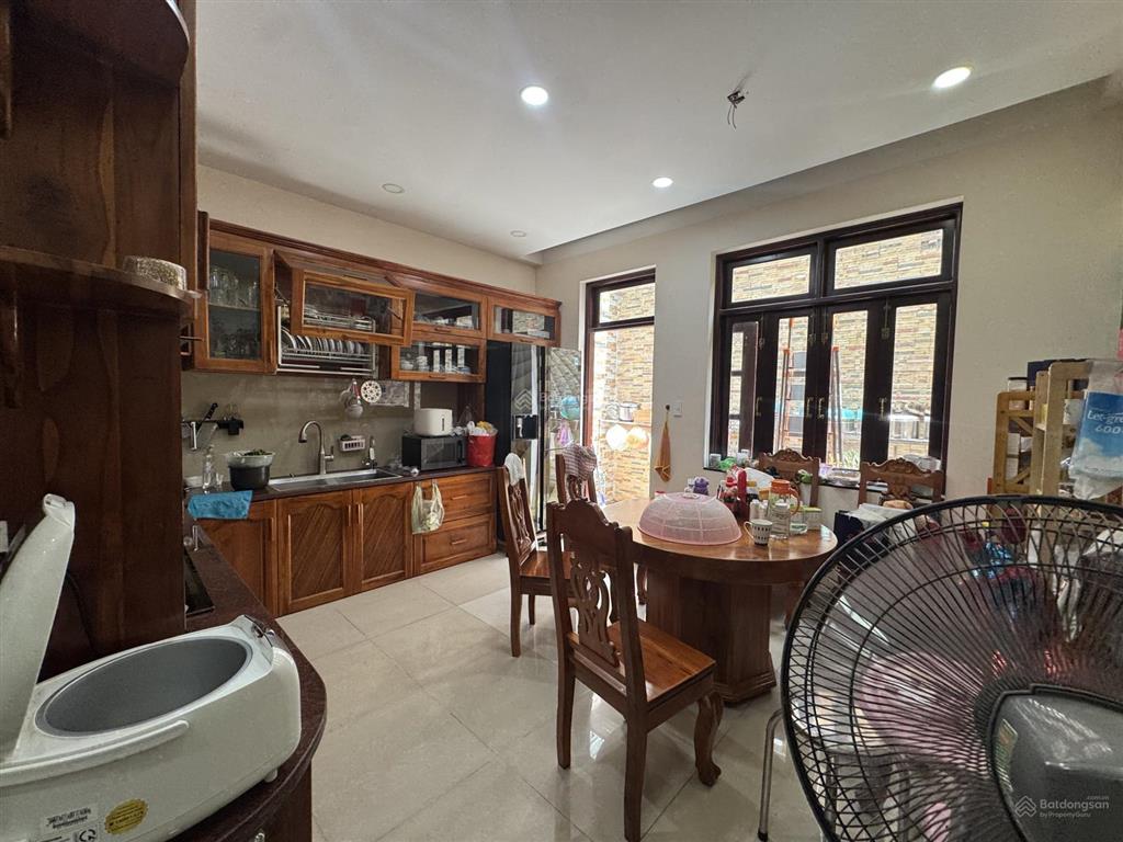 Cho thuê nhà full nội thất đường bình lợi. dt 5x23m gồm 4pn wc khép kín. giá 30tr/th.  0933 445 ***
