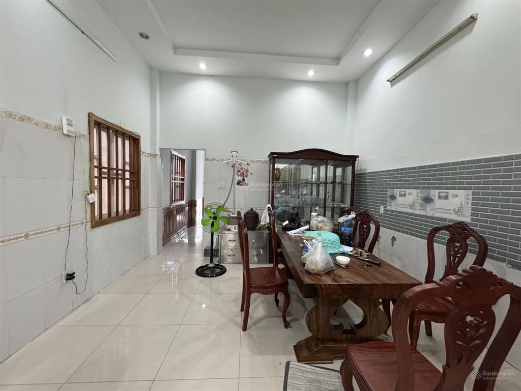 Nhà đẹp 2 tầng, gần mặt tiền quốc lộ 13, sau chợ bình triệu, dt 123m2, ngang 5m, chỉ 6.3 tỷ