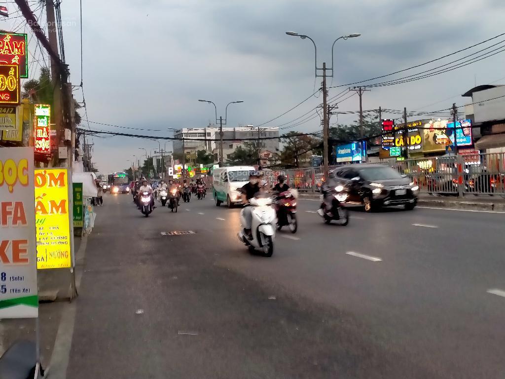 Đất đẹp mặt tiền quốc lộ 13, gần vạn phúc city, dt 577m2, ngang 16m, giá chỉ 38.5 tỷ