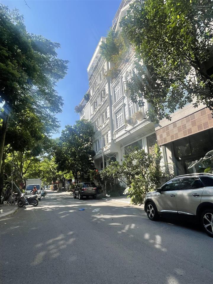 Việt hưng  mặt đường vỉa hè đất hiếm 75m2  hơn 13 tỷ