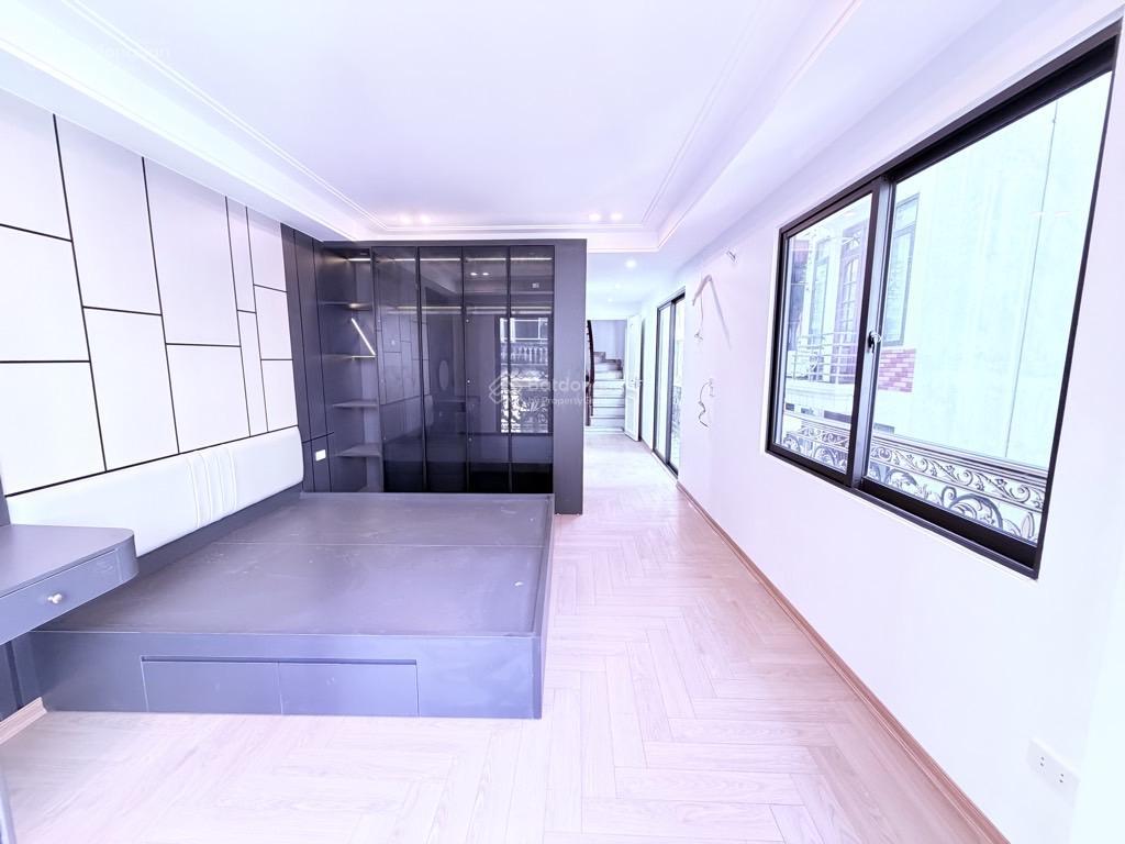 Sài đồng  nhà 50m2, mt 10m  lô góc  xây mới 7 tầng thang máy  ô tô thông tránh  hơn 12 tỷ