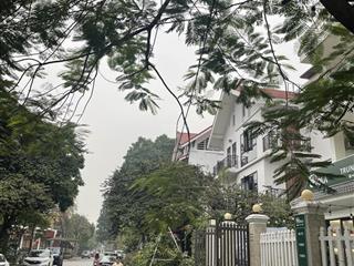Biệt thự sài đồng  chu huy mân  160m2, mt 10m, 4 tầng  cạnh công viên  hồ  trường học  42 tỷ