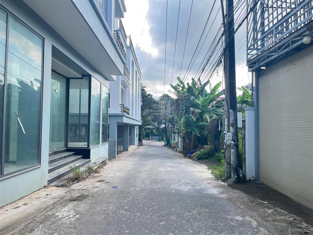 Bán 372m2 có sẵn 200m2 đất ở, có sẵn 5 phòng cho thuê, hẻm trần hưng đạo, giá cực tốt chỉ 7,5 tỷ