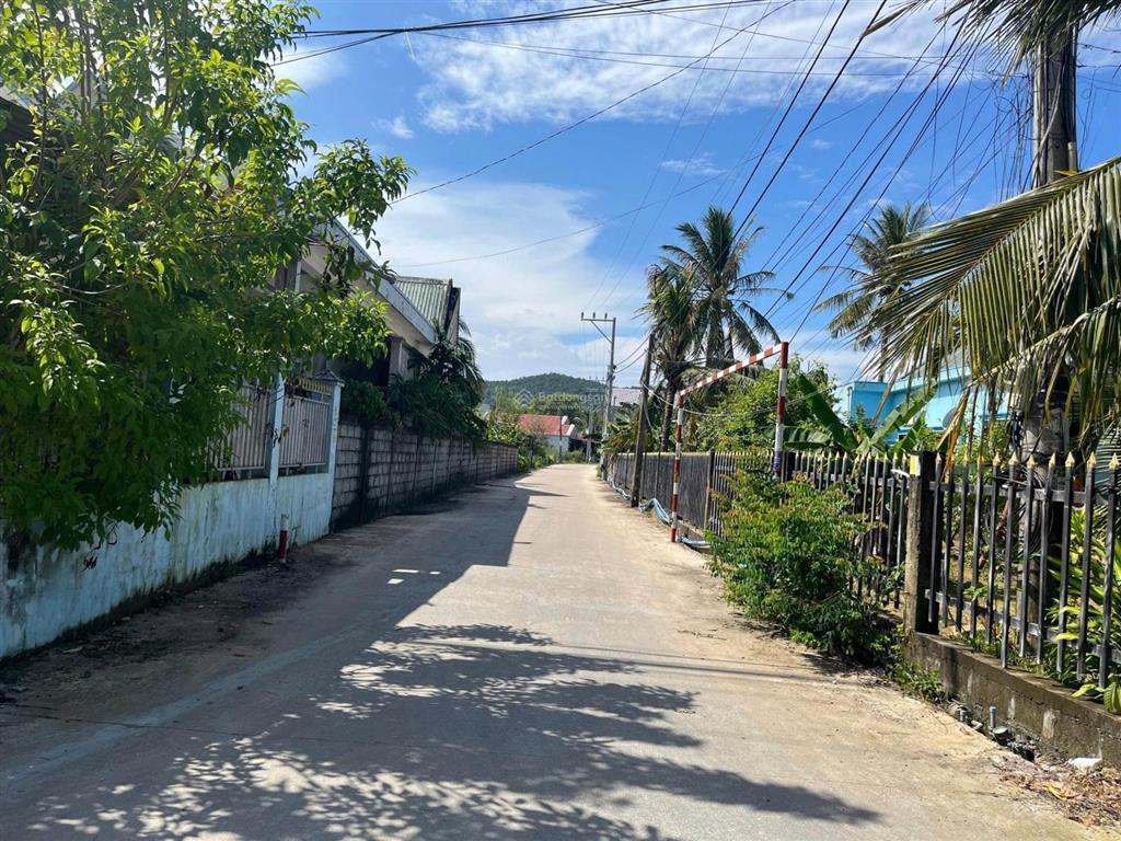 Bán 109m2 bến tràm, sổ đỏ có 97m2 thổ cư, lộ xóm lưu thông 7m, giá cực tốt chỉ 1,x tỷ