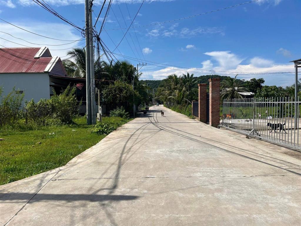 Bán 109m2 bến tràm, sổ đỏ có 97m2 thổ cư, lộ xóm lưu thông 7m, giá cực tốt chỉ 1,x tỷ