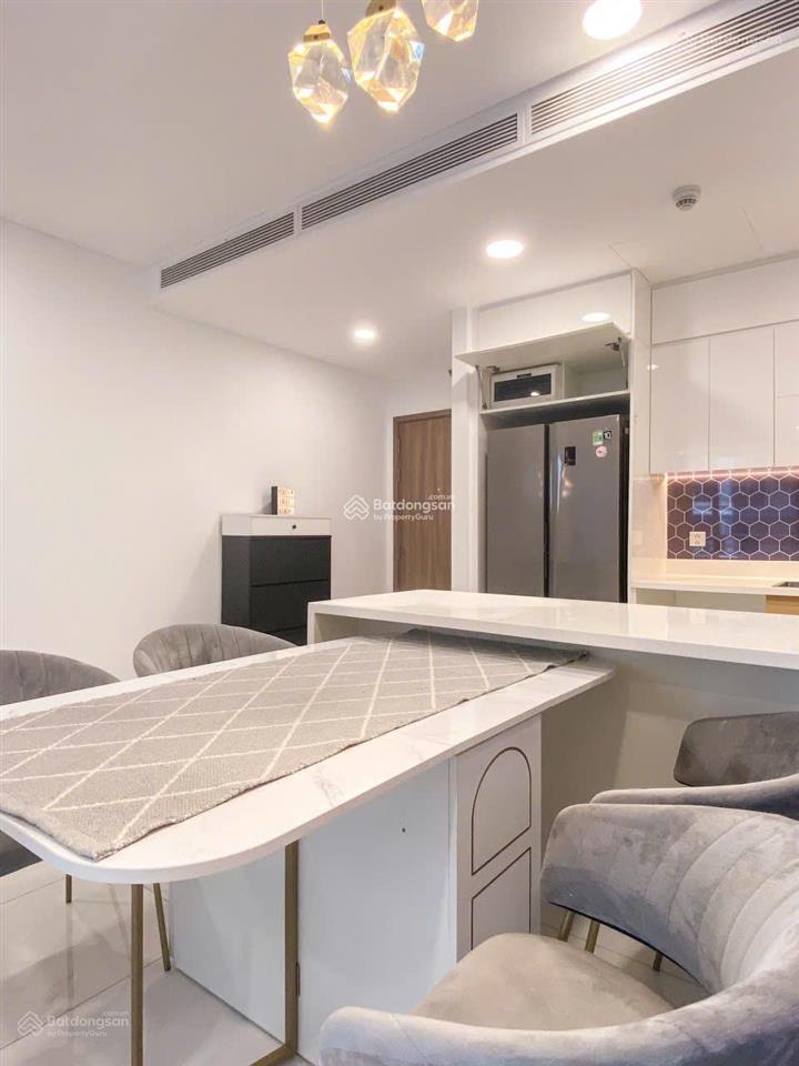 Chính chủ cần bán căn hộ cc screc tower, q. 3, 81m2 2pn, 2wc, giá 5.7 tỷ sổ hồng.  0939 271 ***