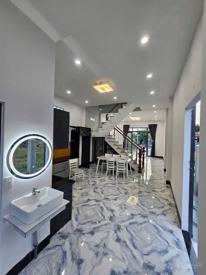 Nhà bán hoàn công đầy đủ(2 lầu)giá 2ty6 dt 124m xã thái mỹ 1/ đường đoàn minh triết .0909 362 ***