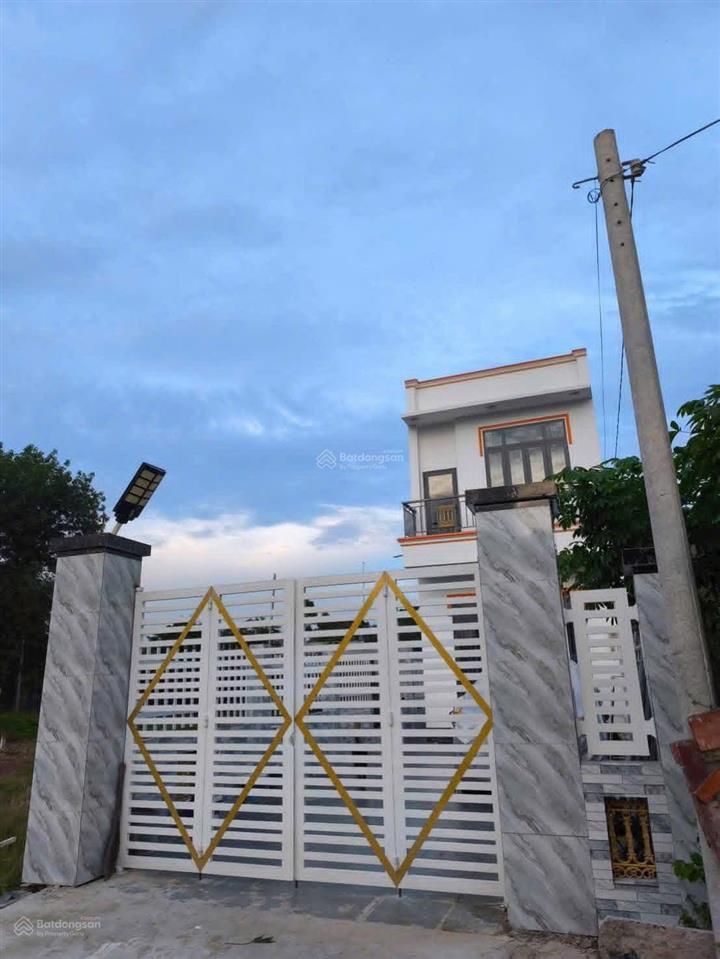 Nhà bán hoàn công đầy đủ(2 lầu)giá 2ty6 dt 124m xã thái mỹ 1/ đường đoàn minh triết .0909 362 ***