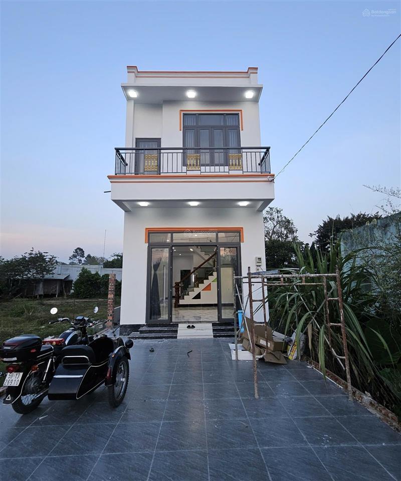 Nhà bán hoàn công đầy đủ(2 lầu)giá 2ty6 dt 124m xã thái mỹ 1/ đường đoàn minh triết .0909 362 ***