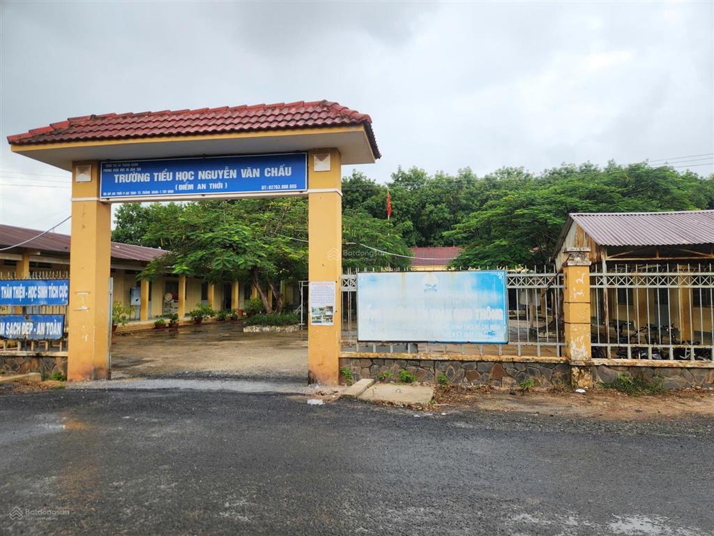 Chủ định cư nước ngoài không ai trông. cần sang lại căn nhà cấp 4 (200m2) giá 890tr.  0909 362 ***