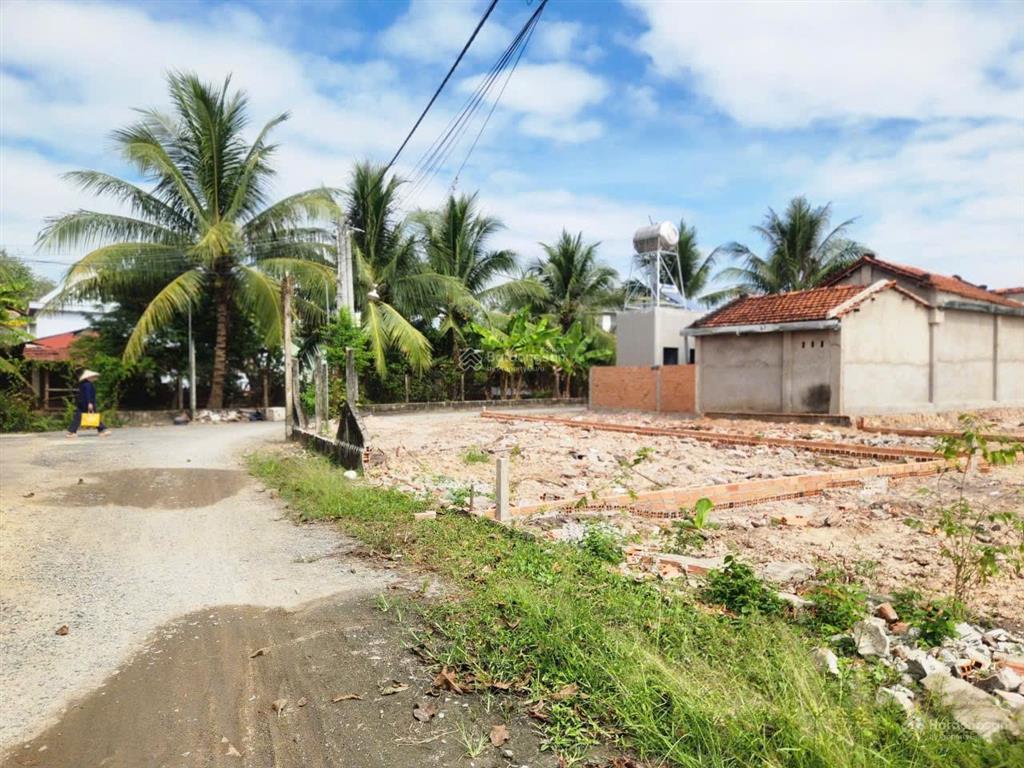 Cần bán lô góc hai mặt tiền đường nhựa kinh doanh buôn bán (180m2) giá 1tỷ2. đường huỳnh thị hương
